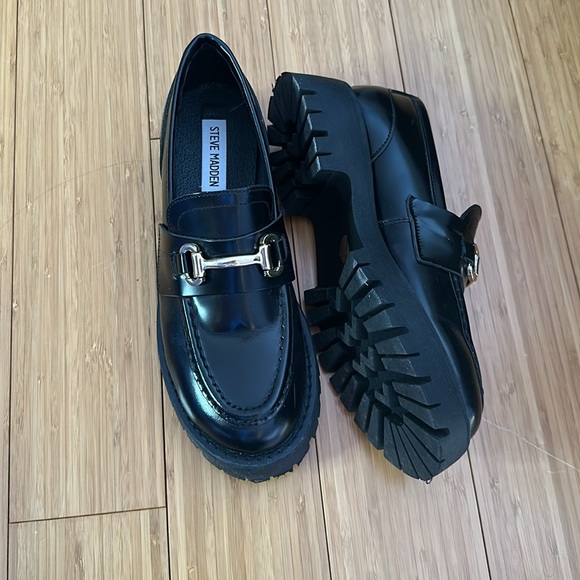 Classic Steve Madden Loafers - Picture 3 of 4